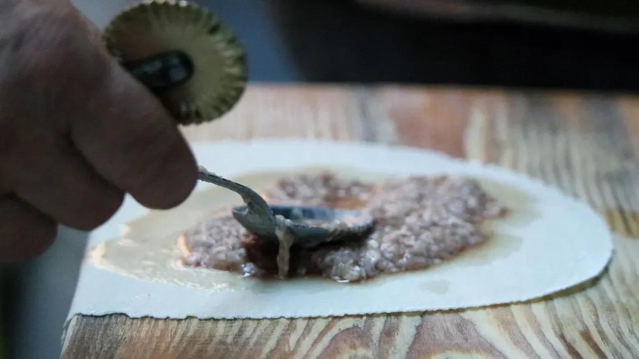 Masterchef çiğ börek nasıl yapılır? Hamurunu bu tarifle yapan tadına bayılıyor