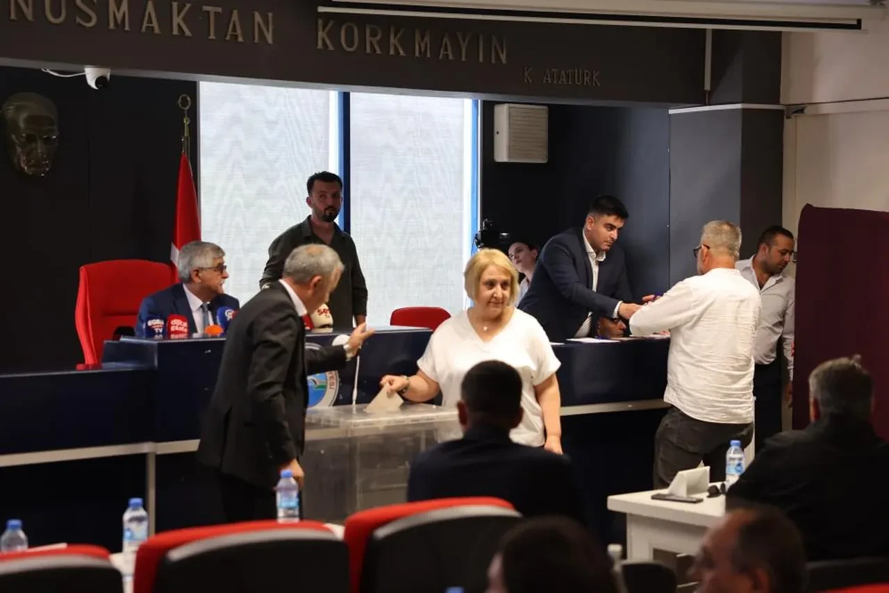 Menderes Belediyesi CHP'den AK Parti'ye geçti! Seçilen Başkan Vekili Asuman Şen'e Erdoğan'dan ilk talimat geldi