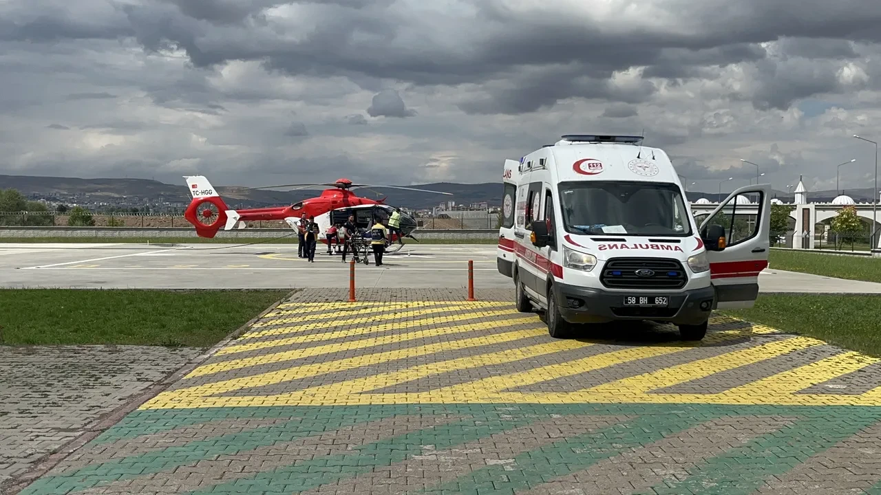 Sivas'ta katliam gibi kaza! Yolcu minibüsü şarampole devrildi: 4 ölü, 10 yaralı