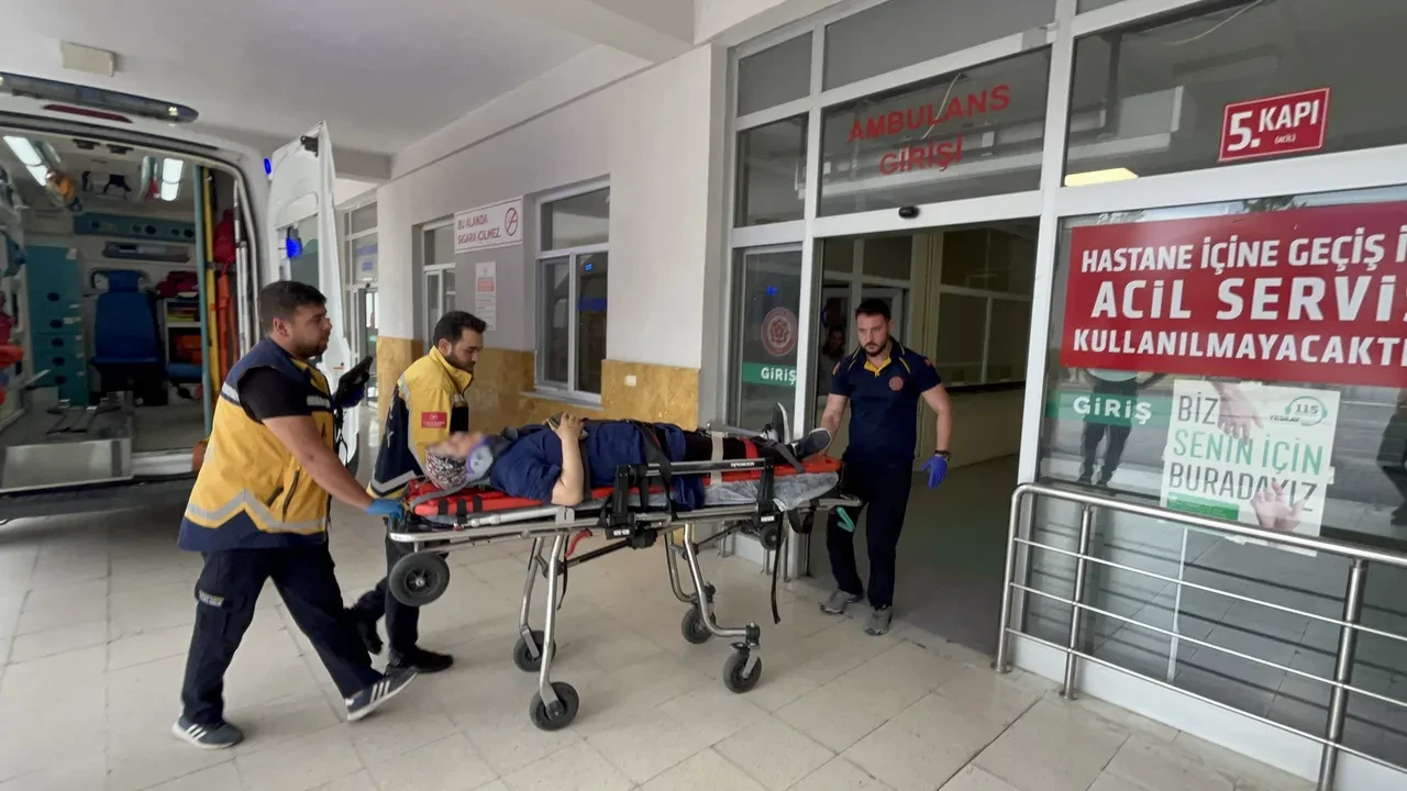 Sivas'ta katliam gibi kaza! Yolcu minibüsü şarampole devrildi: 4 ölü, 10 yaralı