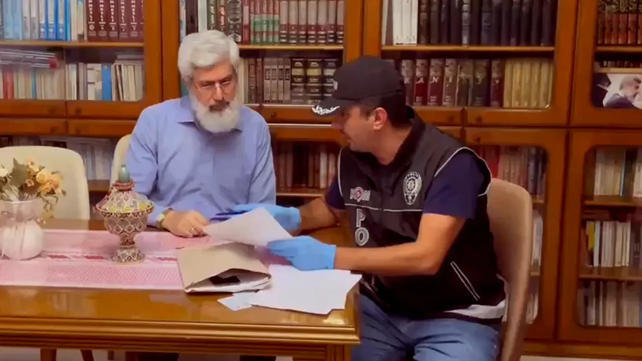 Alparslan Kuytul gözaltısında gündem olan anlar! 'Bu ifadeyi değiştirmezseniz imza atmam'