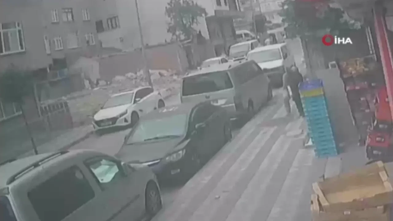 ATM dönüşü kapkaç şoku: Direnen kadın çantasını vermedi, şüpheli gasp büroya takıldı