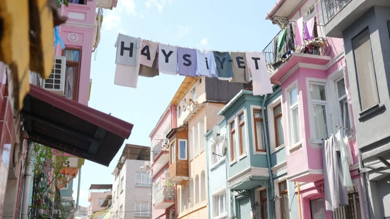 Balat’ın sokaklarında “Haysiyet” yazıyor