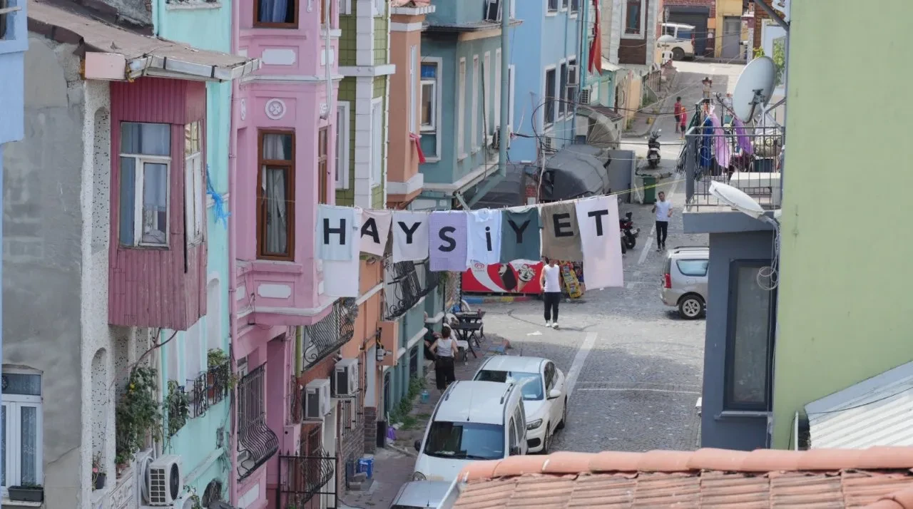 Balat’ın sokaklarında “Haysiyet” yazıyor