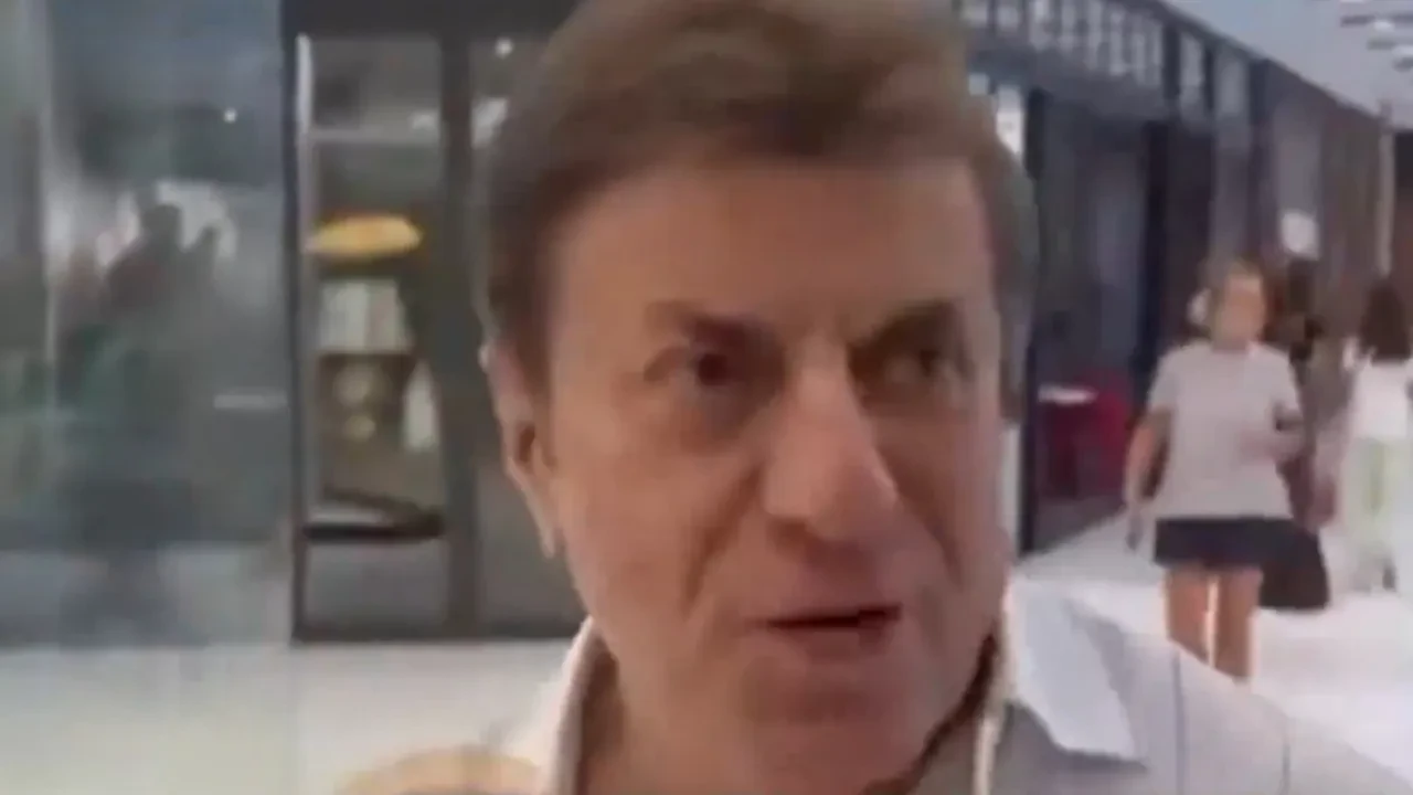 Coşkun Sabah yenilenen imajıyla şaşkına çevirdi! Ünlü şarkıcı bakın kendisini kime benzetti