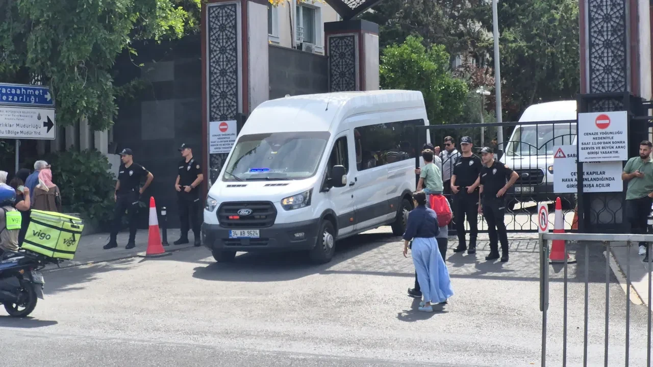 Eski Bakan Arif Ahmet Denizolgun için feth-i kabir işlemi tamamlandı!