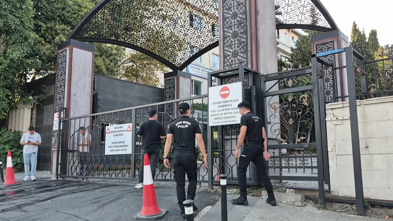 Eski Bakan Arif Ahmet Denizolgun için feth-i kabir başladı! Mezarlıkta geniş güvenlik önlemleri 