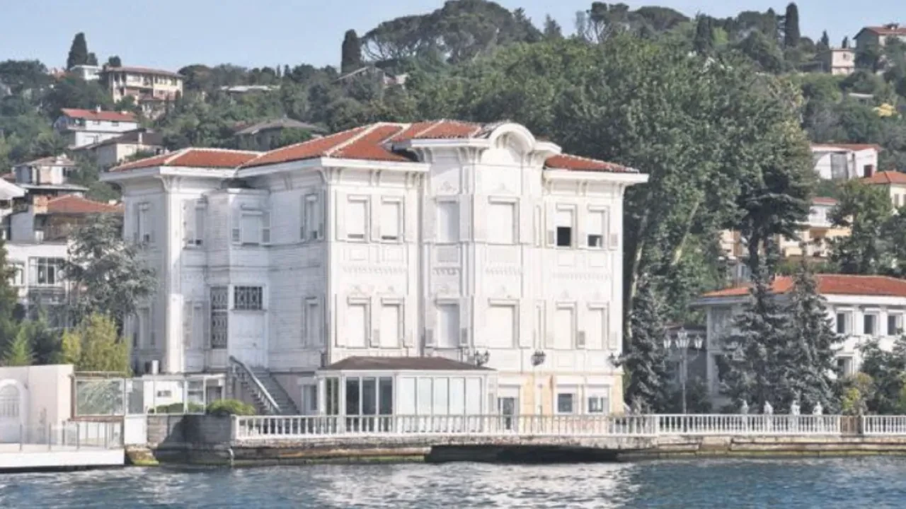 Faruk Yalçın'ın çocuklarından milyarlık miras kararı! Tarihi yalı için dudak uçuklatan fiyat