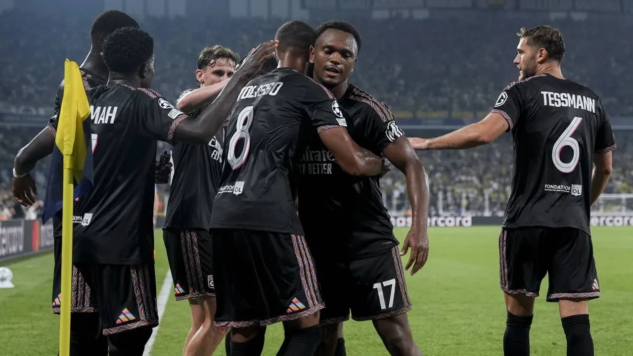 Fenerbahçe turu Fransa'ya bıraktı! Sarı-lacivertliler, Lyon ile berabere kaldı