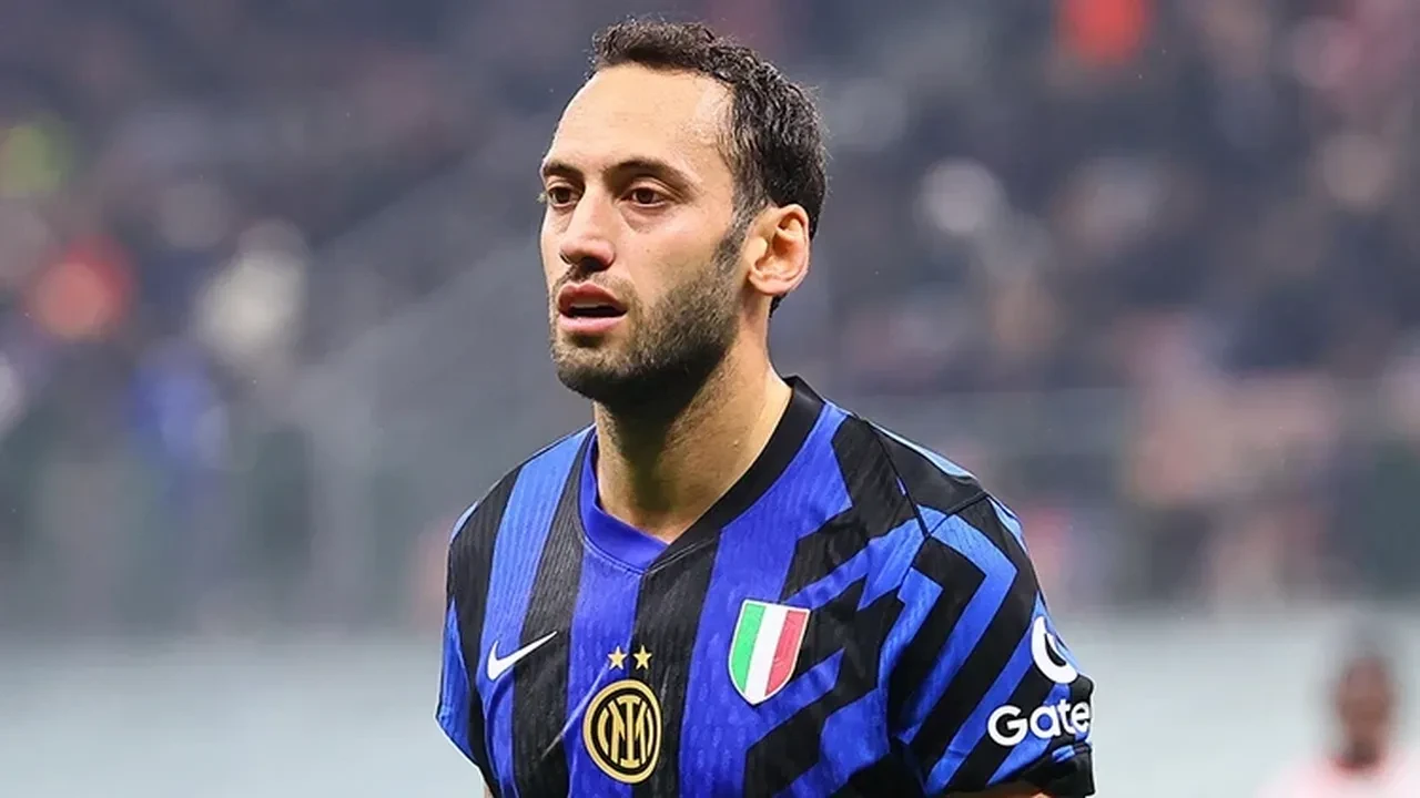 Fenerbahçe'de Hakan Çalhanoğlu operasyonu! Yönetim İtalya'ya çıkarma yapacak: Dev transferde dikkat çeken detay