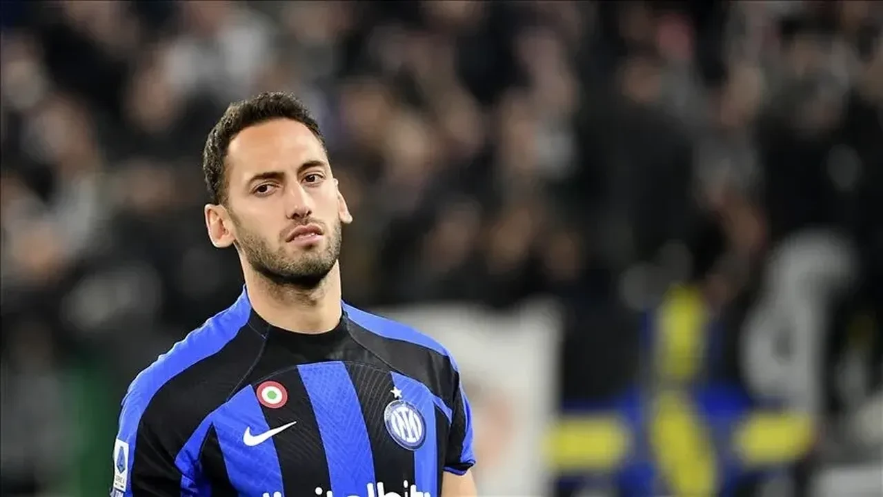 Fenerbahçe'de Hakan Çalhanoğlu operasyonu! Yönetim İtalya'ya çıkarma yapacak: Dev transferde dikkat çeken detay