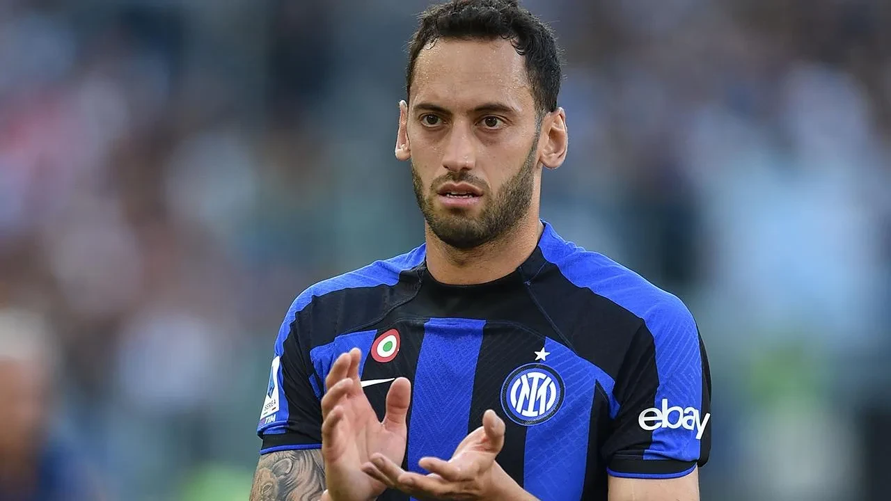 Fenerbahçe'de Hakan Çalhanoğlu operasyonu! Yönetim İtalya'ya çıkarma yapacak: Dev transferde dikkat çeken detay