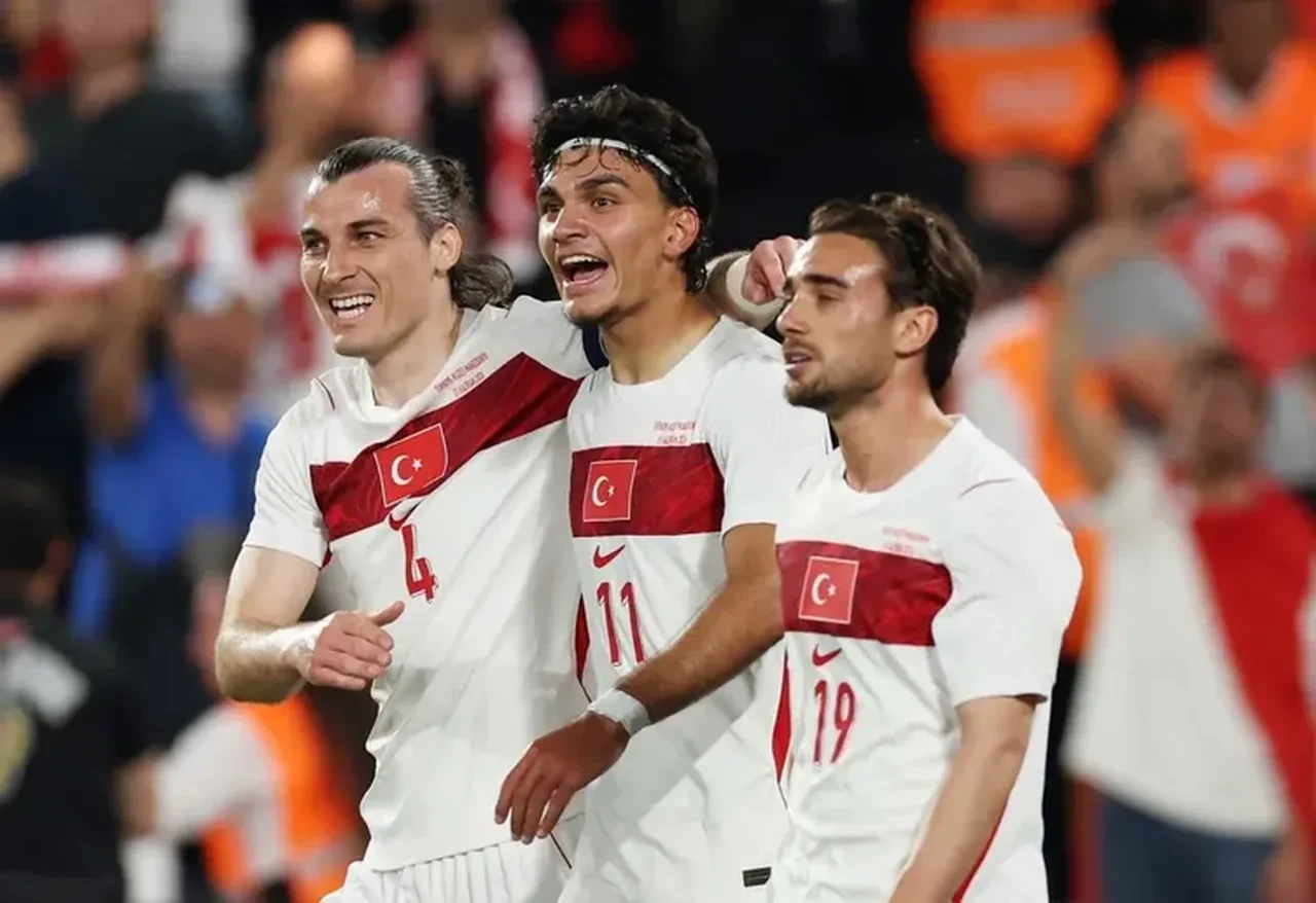 Frankfurt ile Galatasaray karşı karşıya: Can Uzun transferinde fark belli oldu!