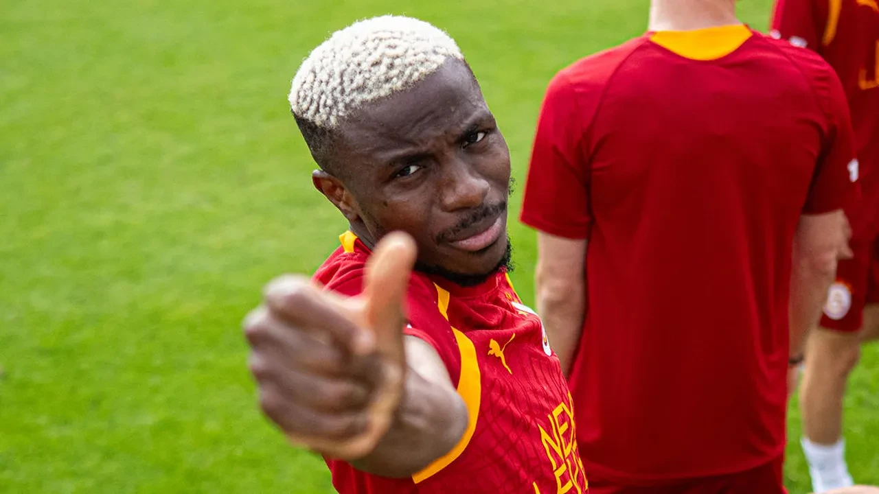 Galatasaray'da Osimhen depremi! Yıldız golcüye 150 milyon euroluk teklif: Yönetim kararını verdi