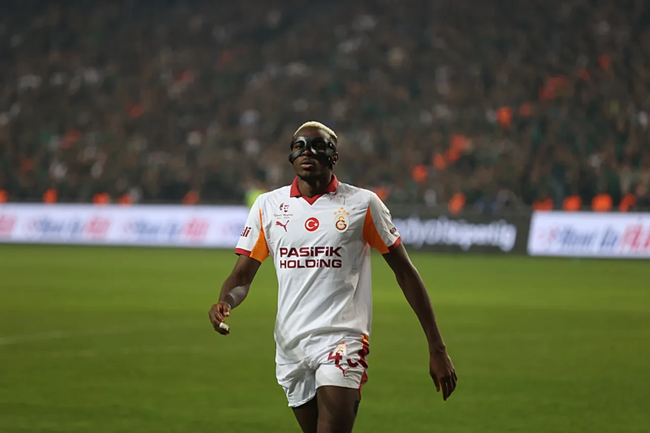 Galatasaray'da Osimhen depremi! Yıldız golcüye 150 milyon euroluk teklif: Yönetim kararını verdi
