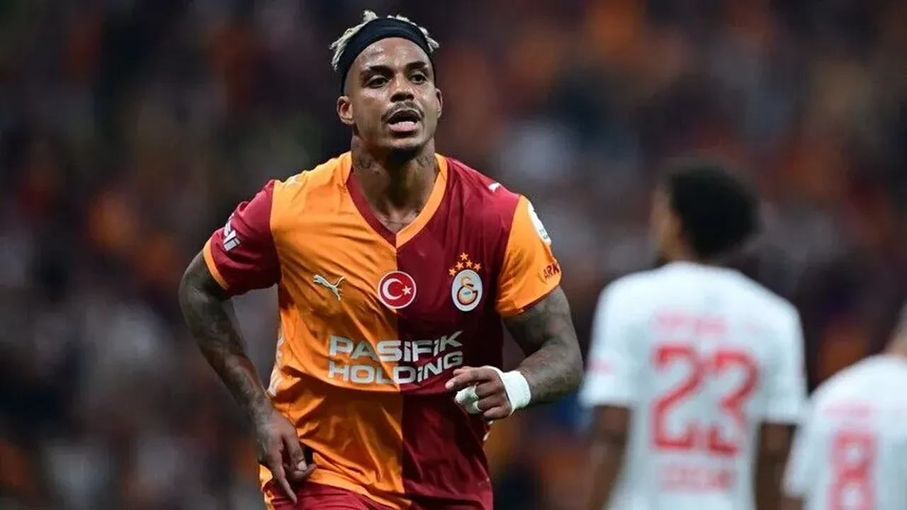 Galatasaray'da Osimhen depremi! Yıldız golcüye 150 milyon euroluk teklif: Yönetim kararını verdi