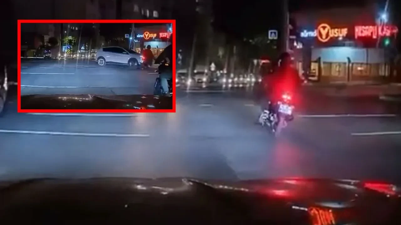 Kırmızı ışık ihlali yaptı motosikletliye çarptı! Dikkatsiz sürücü kamerada 