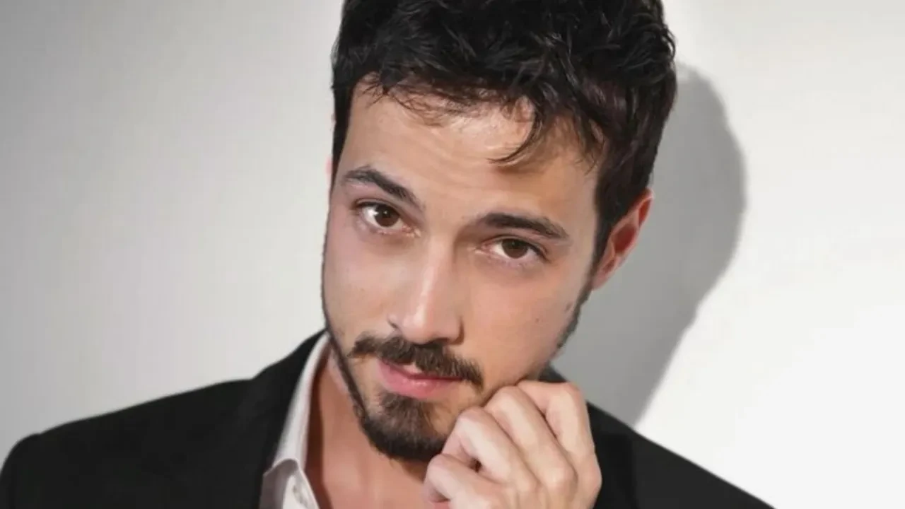 Mert Yazıcıoğlu sevgilisi Zeynep Artukmaç ile Mert Demir konserine katıldı! Çift evlilik sorularını cevapladı
