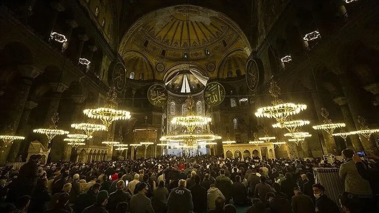 Mevlid Kandili tarihi 2026: Mevlid kandili ne zaman, hangi gün idrak edilecek? Dini günler takvimi
