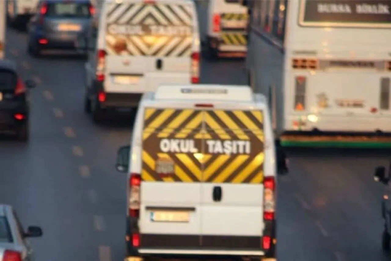 Okul servis fiyatları belli oldu: Bazı güzergahlar yıllık 93 bin lirayı buluyor