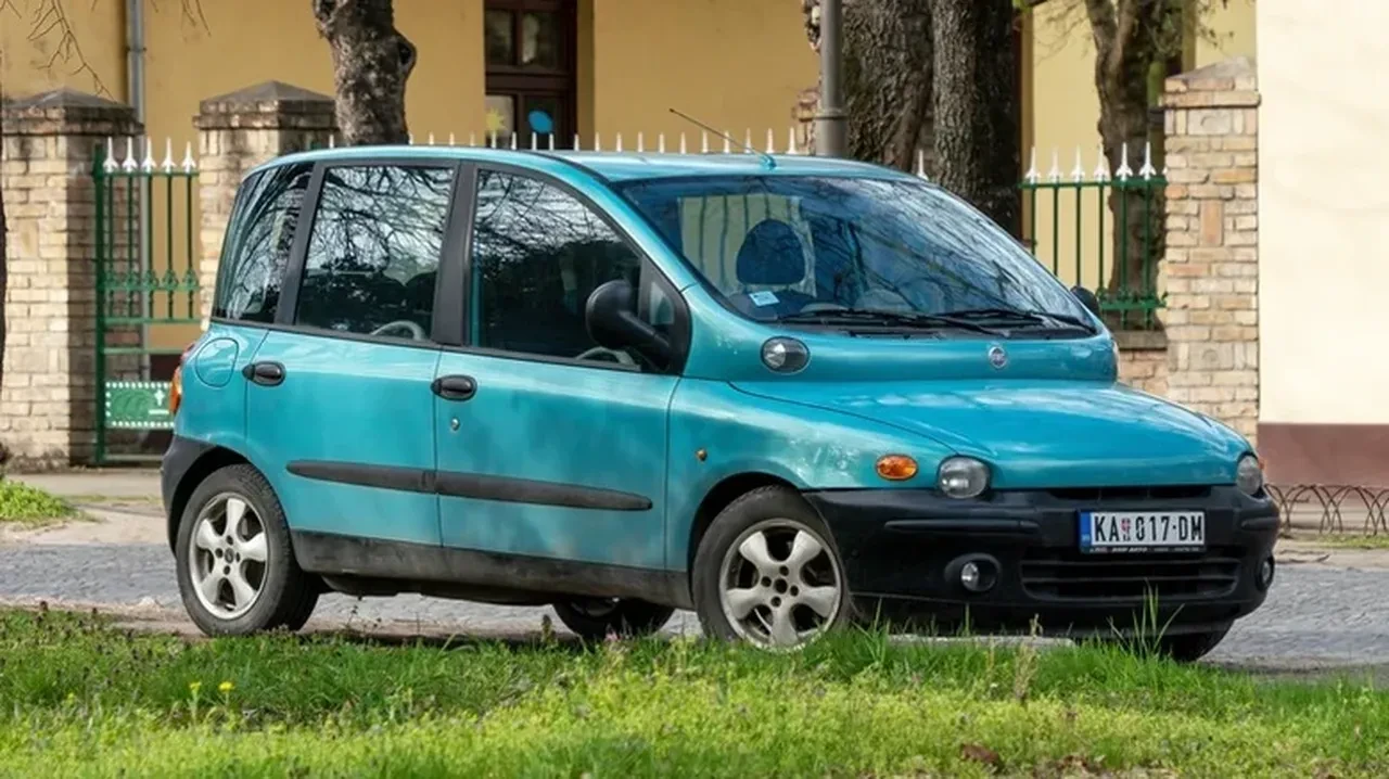Şimdiye kadar üretilmiş 'en çirkin' 14 otomobil modeli! Hepsi adeta tasarım fiyaskosu