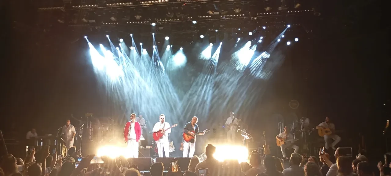 Açıkhava'da 'divane' bir akşam! Yaşar'dan 30. yıl selamı
