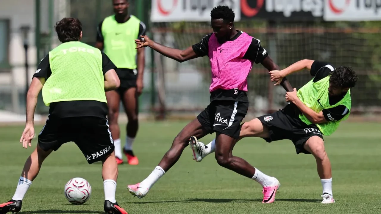 Beşiktaş, Hradec Kralove hazırlıklarına başladı