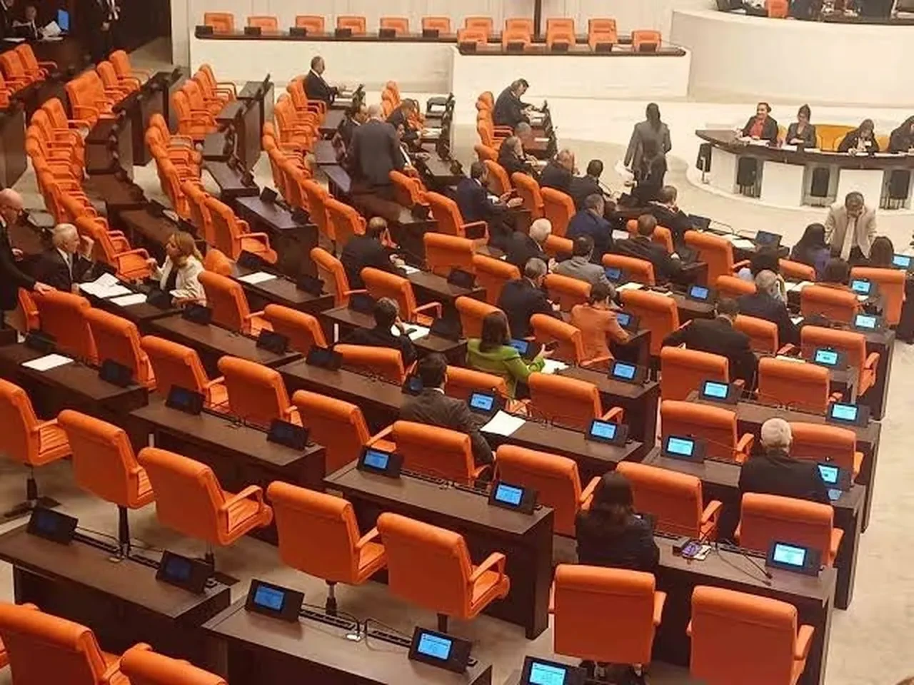 Evlilik yemini yasaklansın, Ege isimleri Efe olsun: Meclis’e gelen dilekçeler şaşkına çevirdi