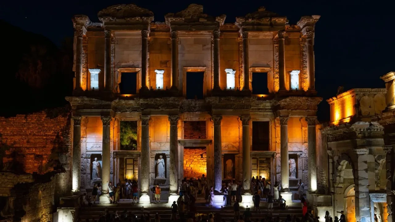 Gece müzeciliğinde Efes rekoru: 213 bin ziyaretçi ile dünyaya örnek oldu