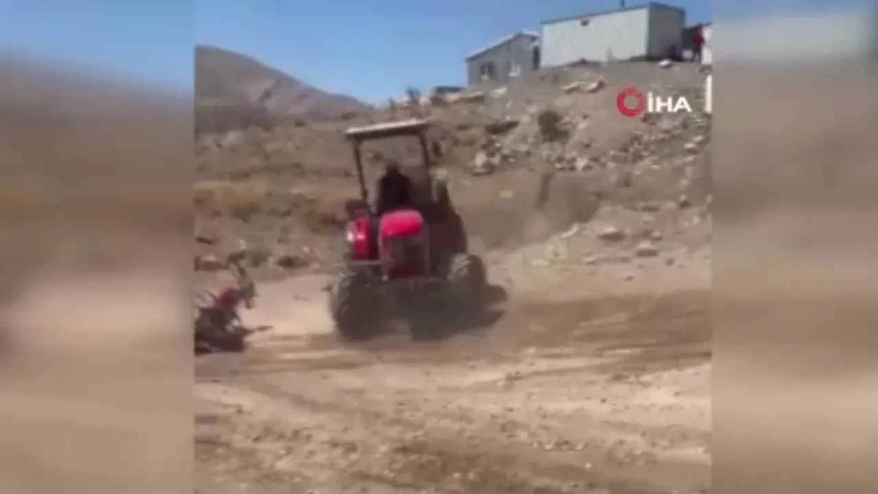 Hayvan otlatma kavgası kamerada! Tartıştığı kişilerin üzerine traktörü sürdü