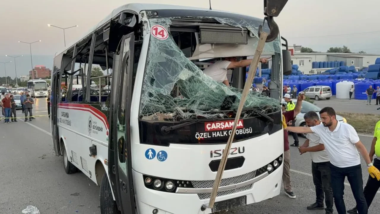 Samsun'da halk otobüsü devrildi: 21 yaralı
