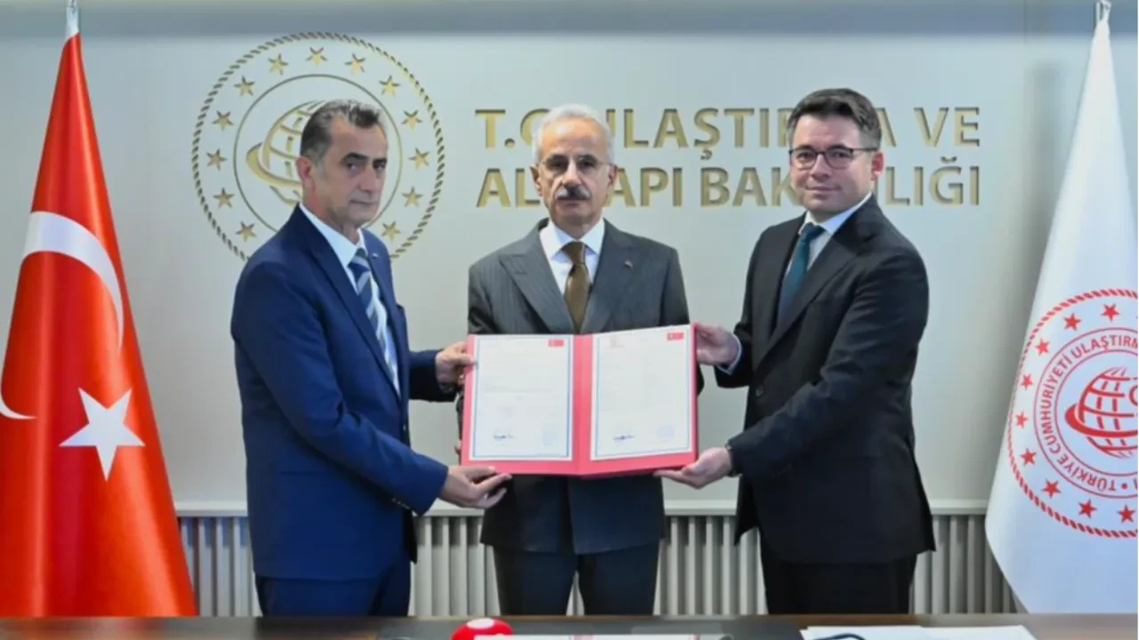 Bakan Uraloğlu duyurdu! Yerli lokomotif E5000’e Avrupa’dan dev onay
