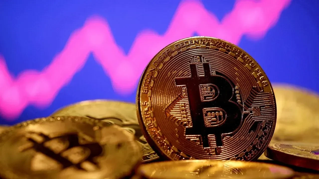 Bitcoin bir anda fırladı: Tarihin en büyük tasfiyesi yaşandı