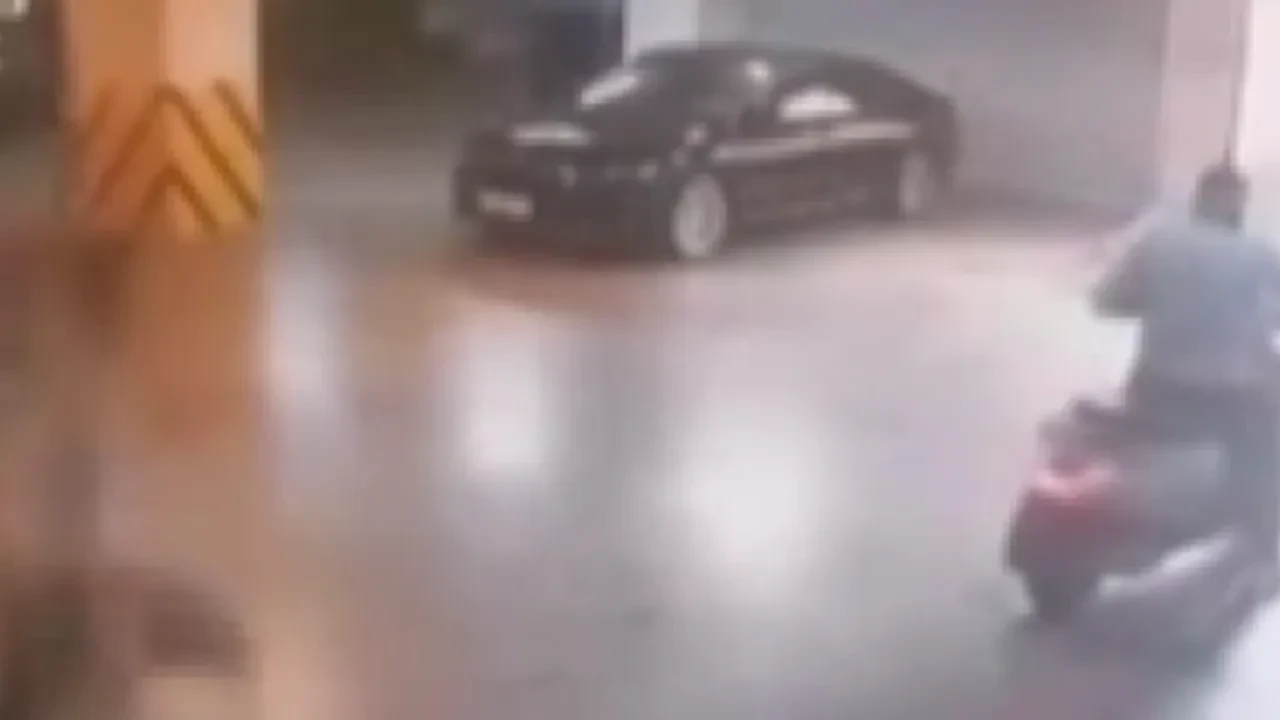 Çiğli Belediye Başkanının aracına silahlı saldırı kamerada