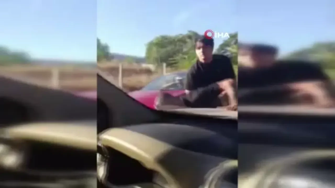 Esenyurt'ta dehşet anları: Trafikte tartıştığı sürücünün arabasının lastiklerini kesti! O anlar kamerada