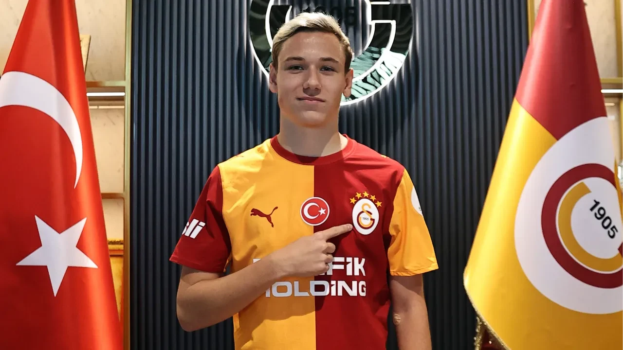 Galatasaray, Batrakov'u kadrosuna kattı! Genç oyuncuyla 5 yıllık sözleşme imzalandı