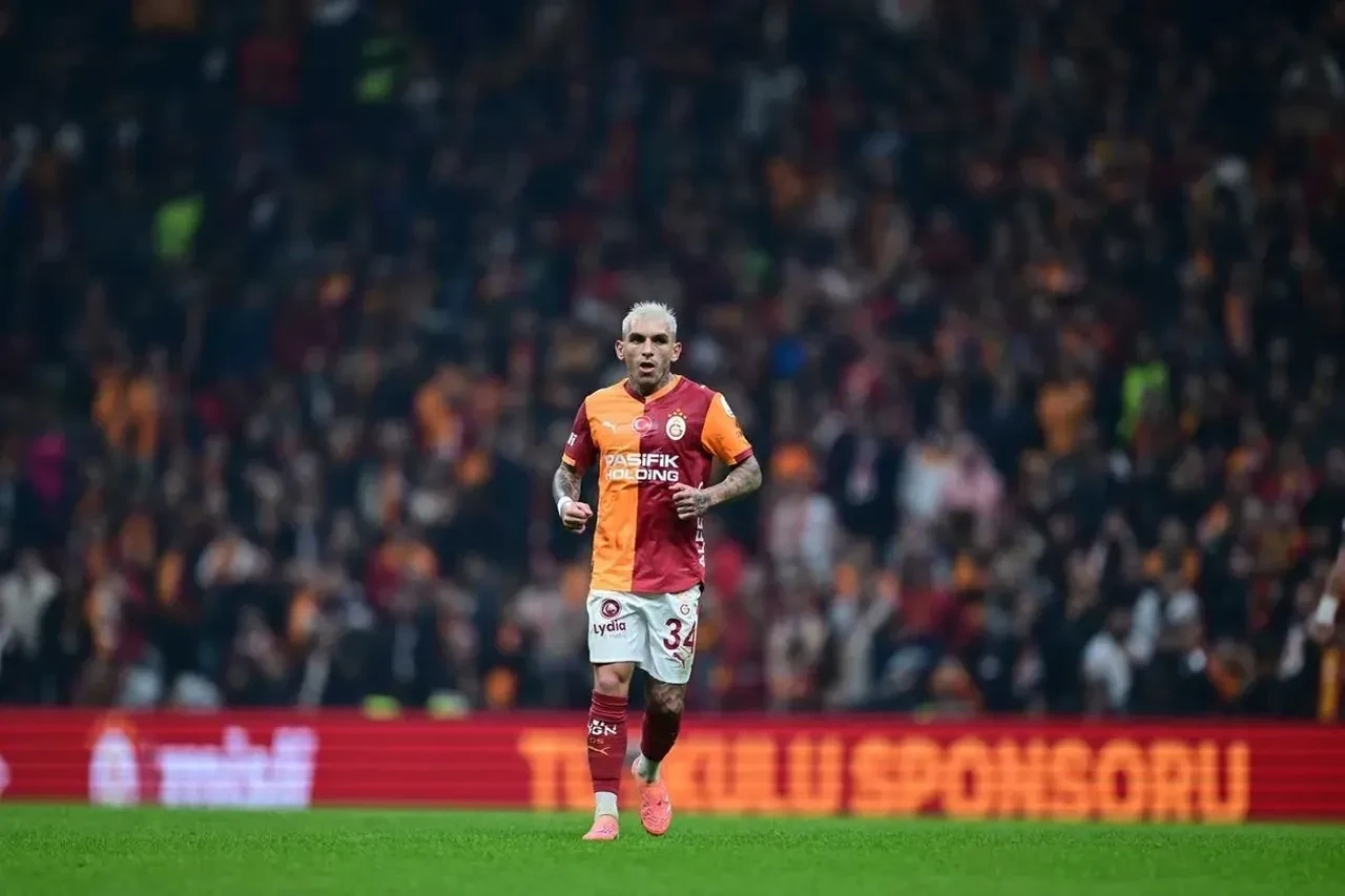 Galatasaray'da Torreira giderse yerine gelecek yıldız belli oldu! Okan Buruk çok istiyor