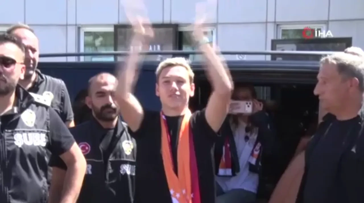 Galatasaray'ın yeni transferi Aleksey Batrakov, İstanbul’a geldi!
