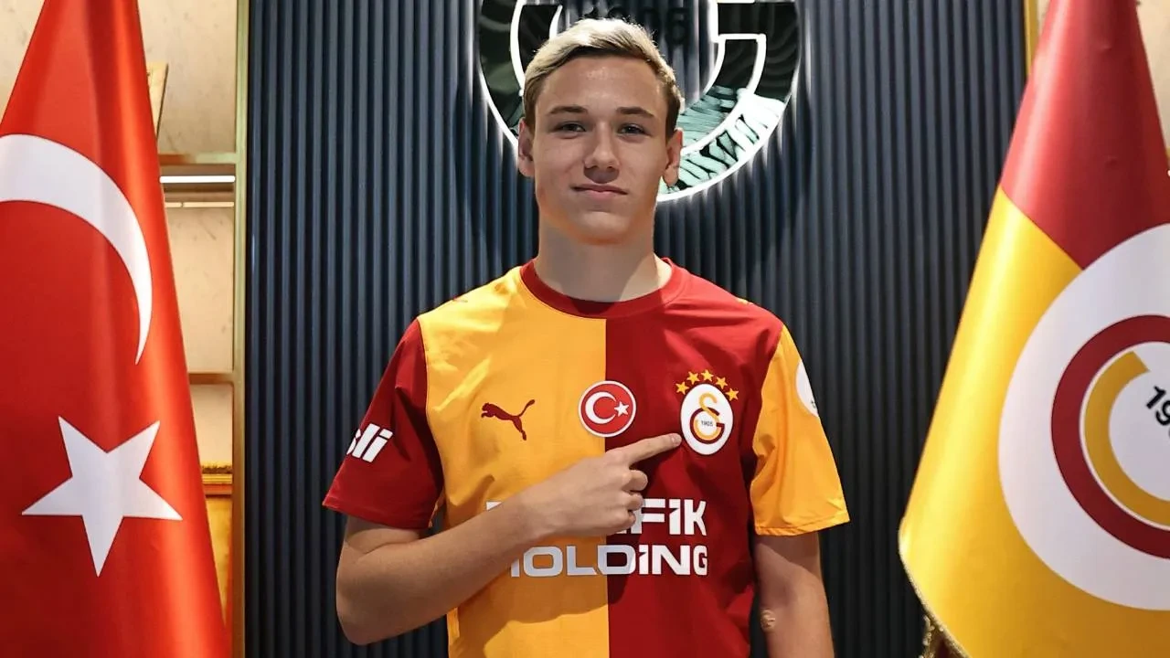 Galatasaray'ın yeni transferi Batrakov'dan açıklama! "Takımın kupalar kazanması için elimden gelen her şeyi yapacağım"