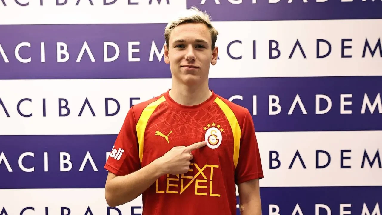 Galatasaray'ın yeni transferi Batrakov'dan açıklama! "Takımın kupalar kazanması için elimden gelen her şeyi yapacağım"
