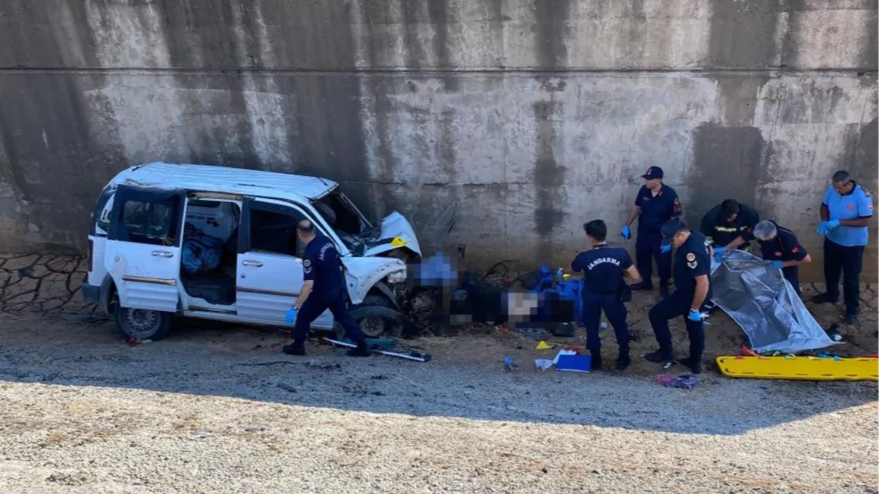 Gaziantep'te feci kaza! Kontrolden çıkınca köprüden şarampole uçtu: Can kaybı var