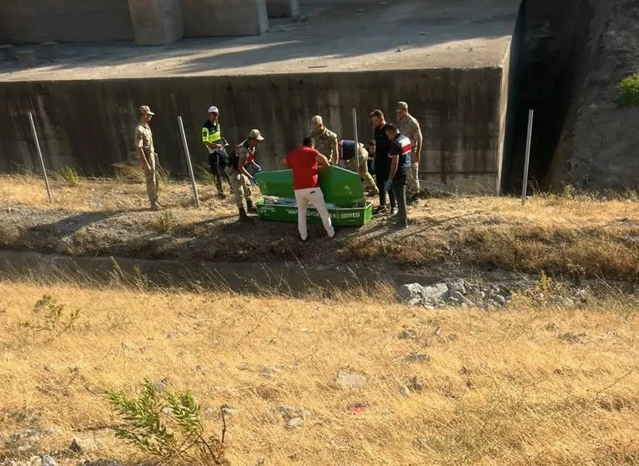 Gaziantep'te feci kaza! Kontrolden çıkınca köprüden şarampole uçtu: Can kaybı var