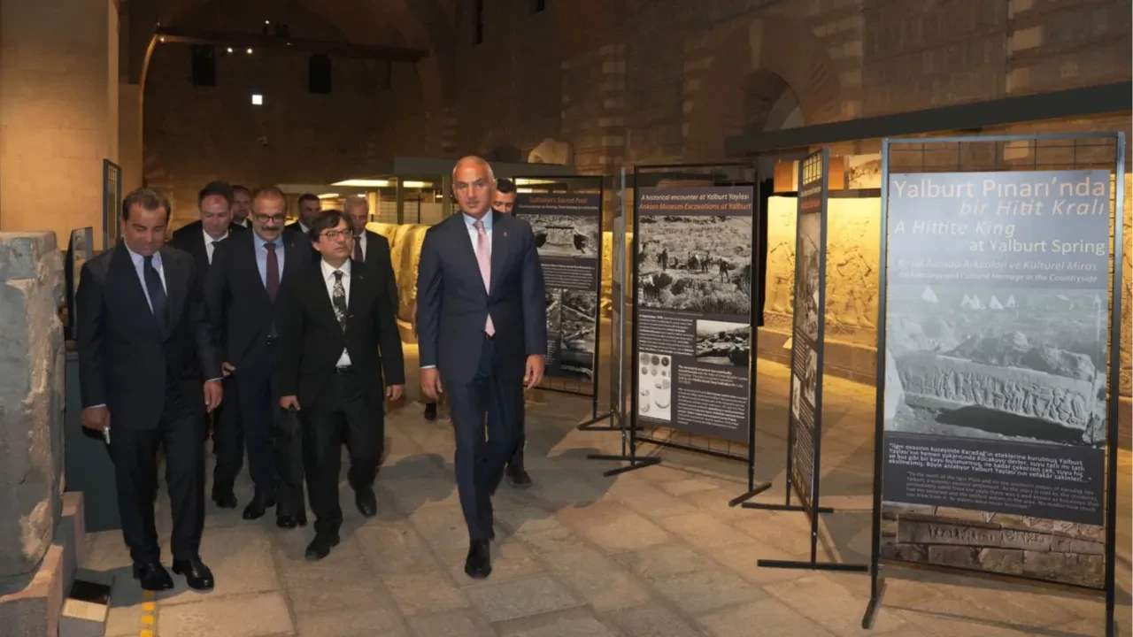 Hitit Kralı'nın 3 bini aşkın yıllık izleri ziyaretçilerini bekliyor: Bakan Ersoy'dan anlamlı ziyaret