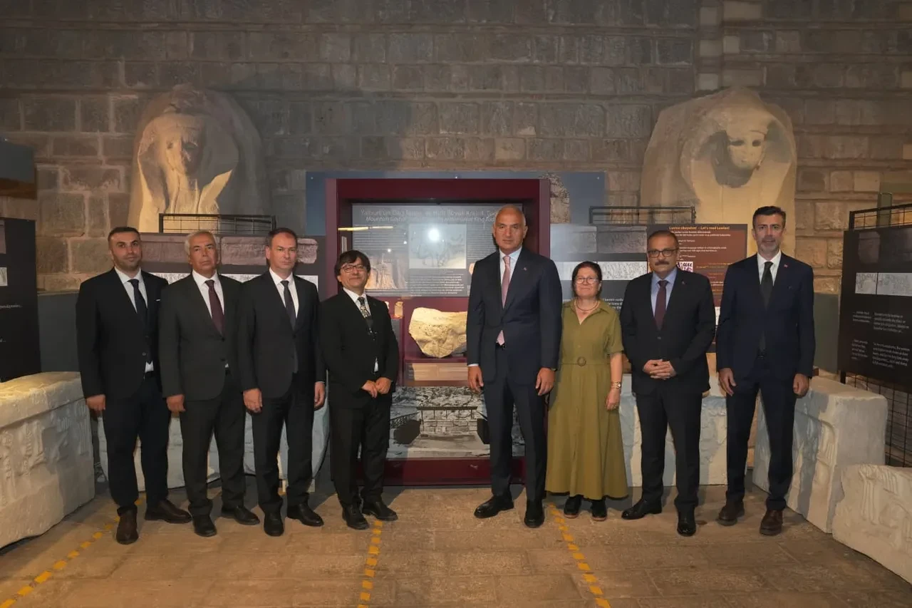 Hitit Kralı'nın 3 bini aşkın yıllık izleri ziyaretçilerini bekliyor: Bakan Ersoy'dan anlamlı ziyaret