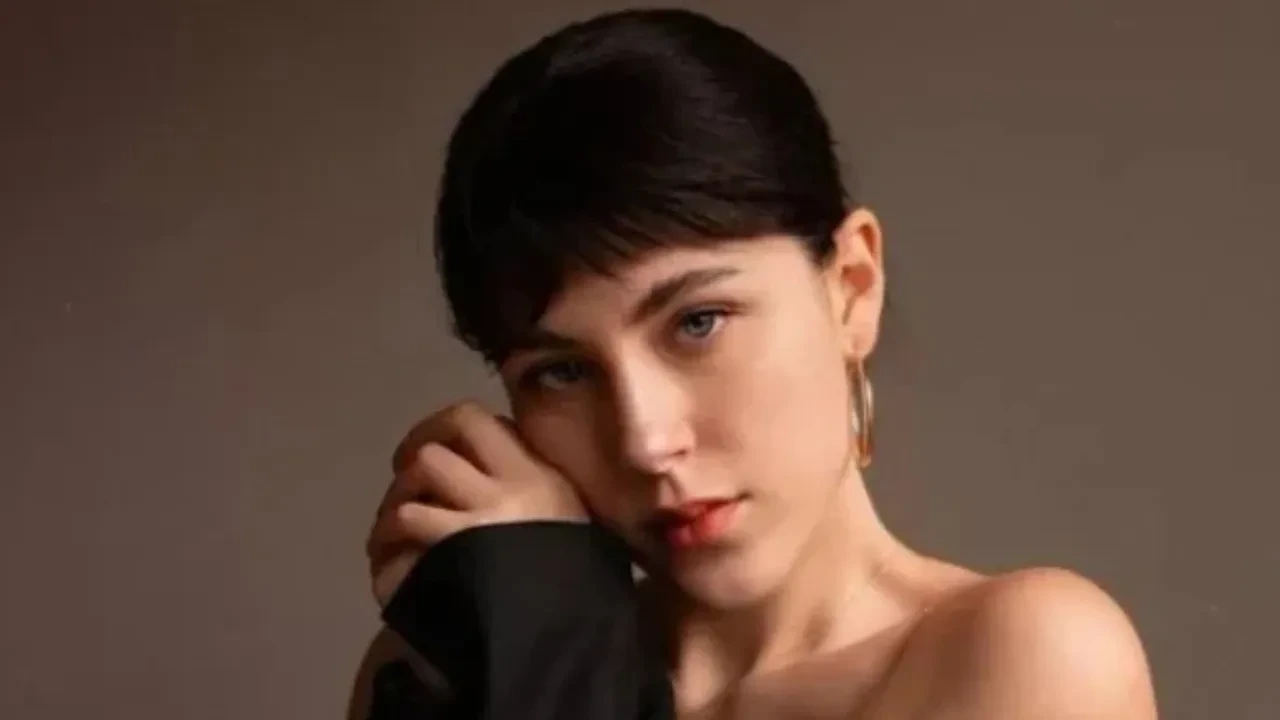 Oyuncu Beren Demirkaya'dan şoke eden iddia! "Yeni başrol beni istemediği için kadrodan çıkarıldım"