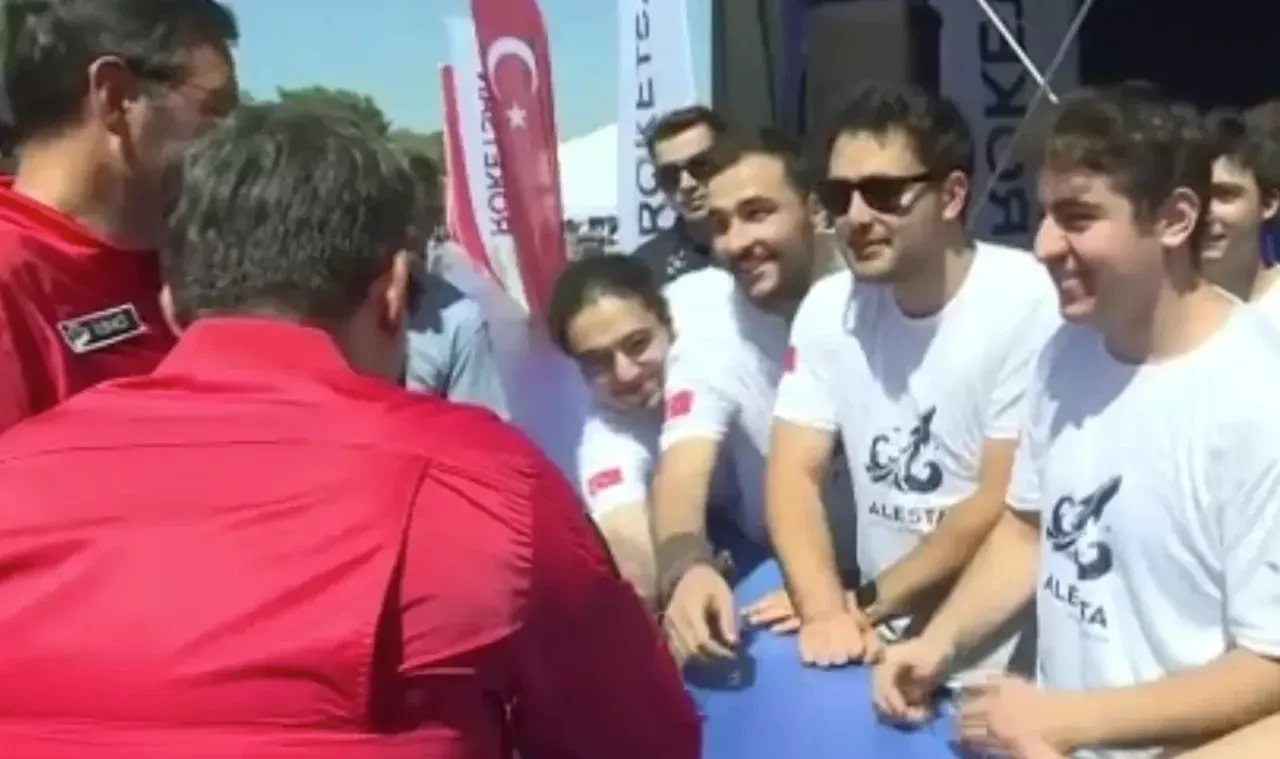 Selçuk Bayraktar'dan Gölcük'te tarihi Mavi Vatan açıklaması: "Tek bir damlasından vazgeçmeyiz"