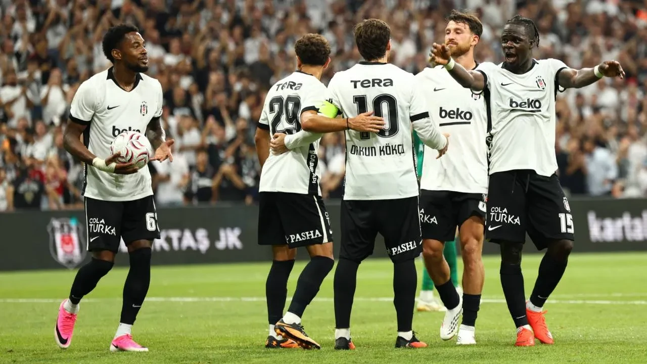 Vlahovic ilk kez Beşiktaş formasını giydi! Sırp golcü siftah yaptı