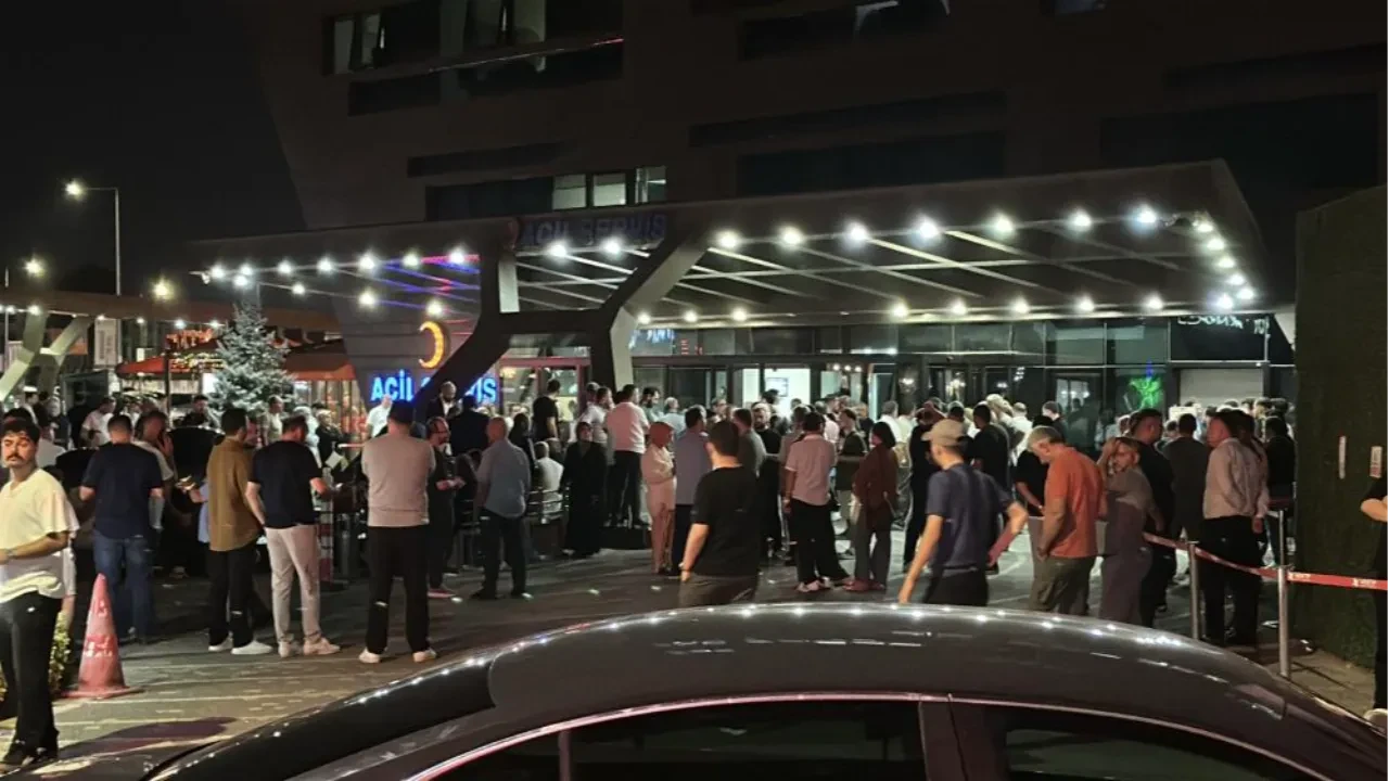 Yakınları hastaneye akın etti: Üvey oğlunun kurşunladığı adam hastanede hayatını kaybetti