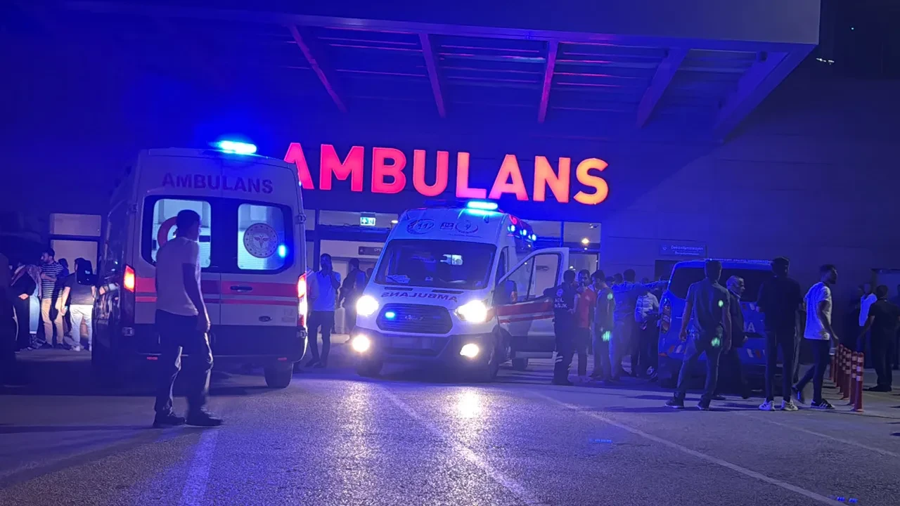 Zeytinburnu açıklarındaki gemiden acil yardım çağrısı! 4 mürettebat hastaneye kaldırıldı