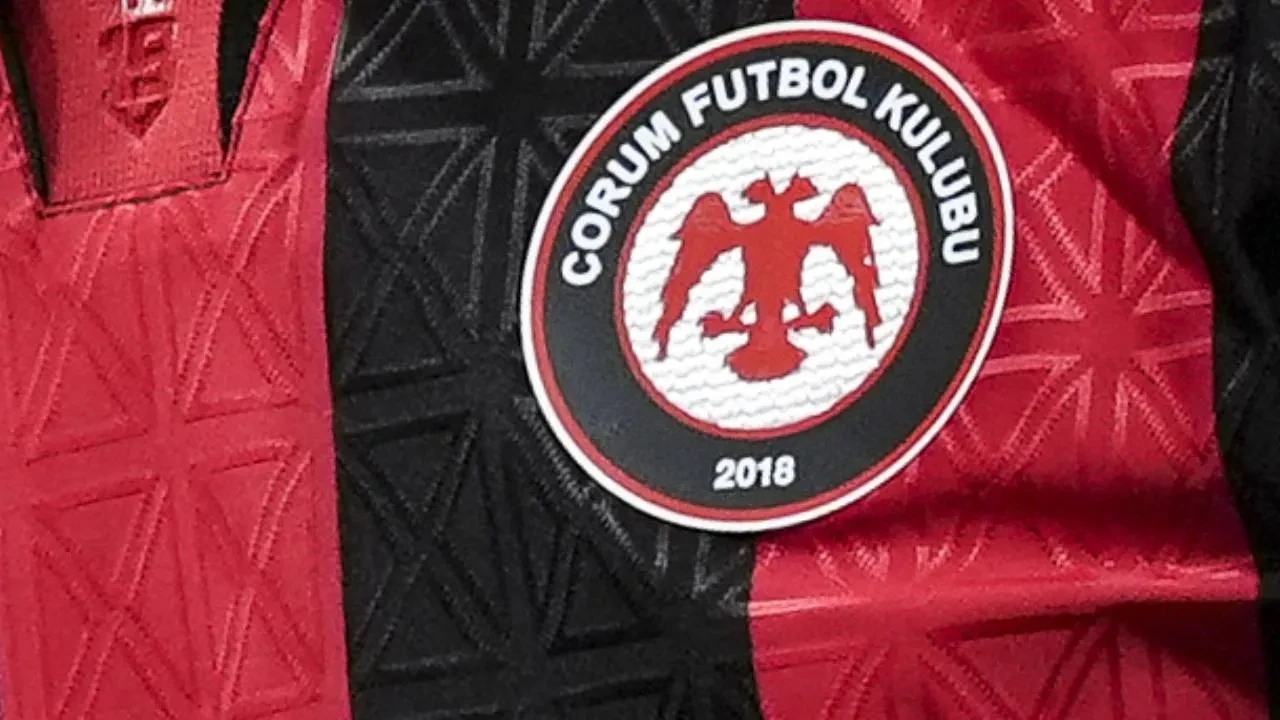Arca Çorum FK'de peş peşe 2 ayrılık! Burak Çoban ve Sinan Osmanoğlu'na veda edildi